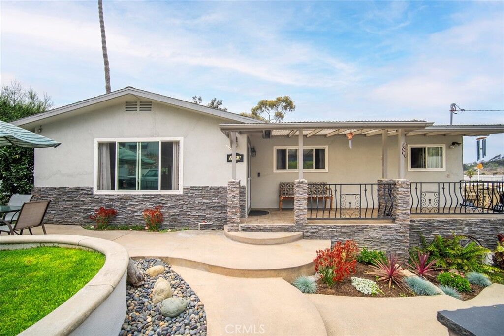 Property Photo:  1413 Avenida De La Estrella  CA 92672 