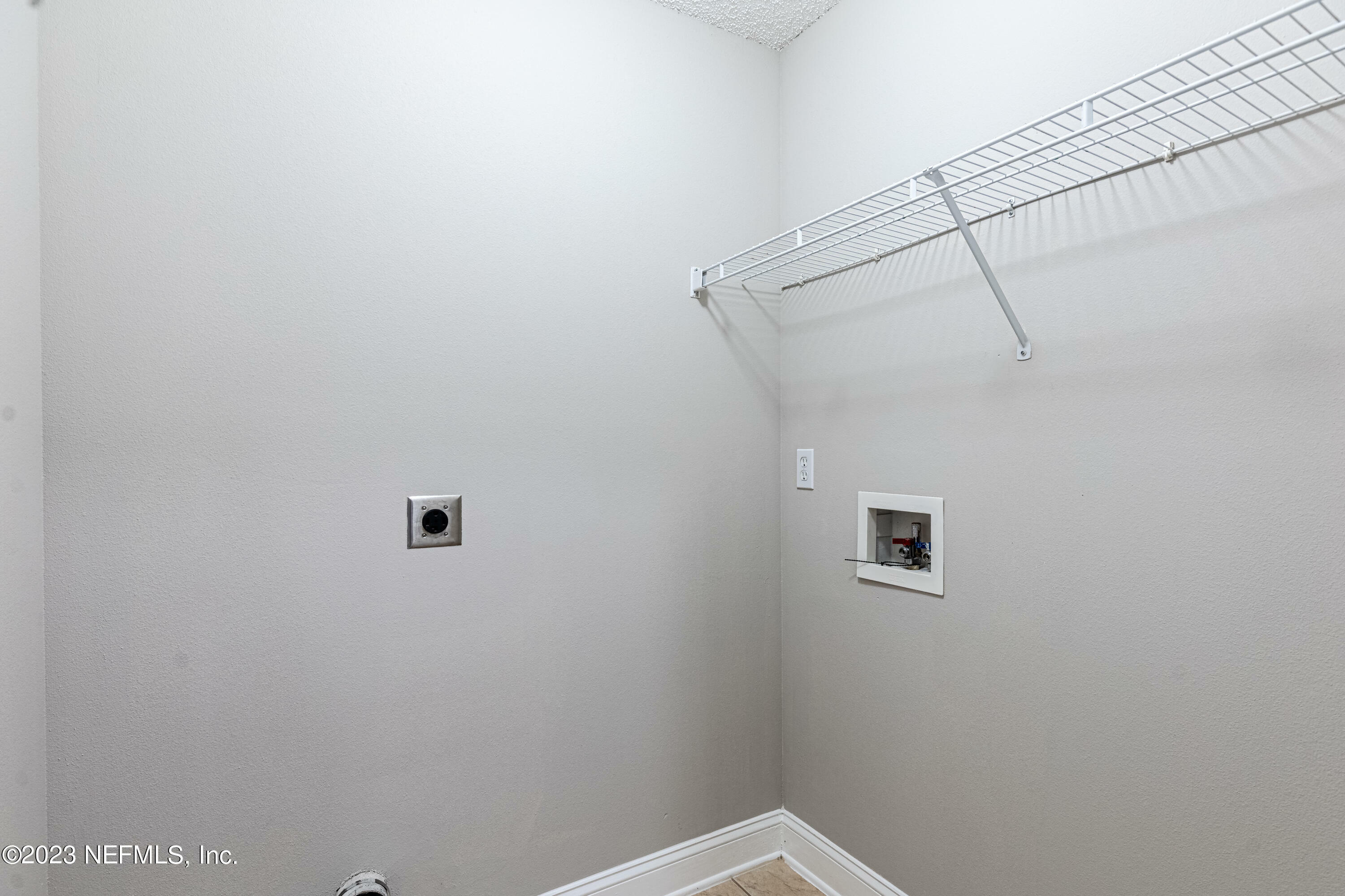 Property Photo: 8014 Ridgehill View Road FL 32210