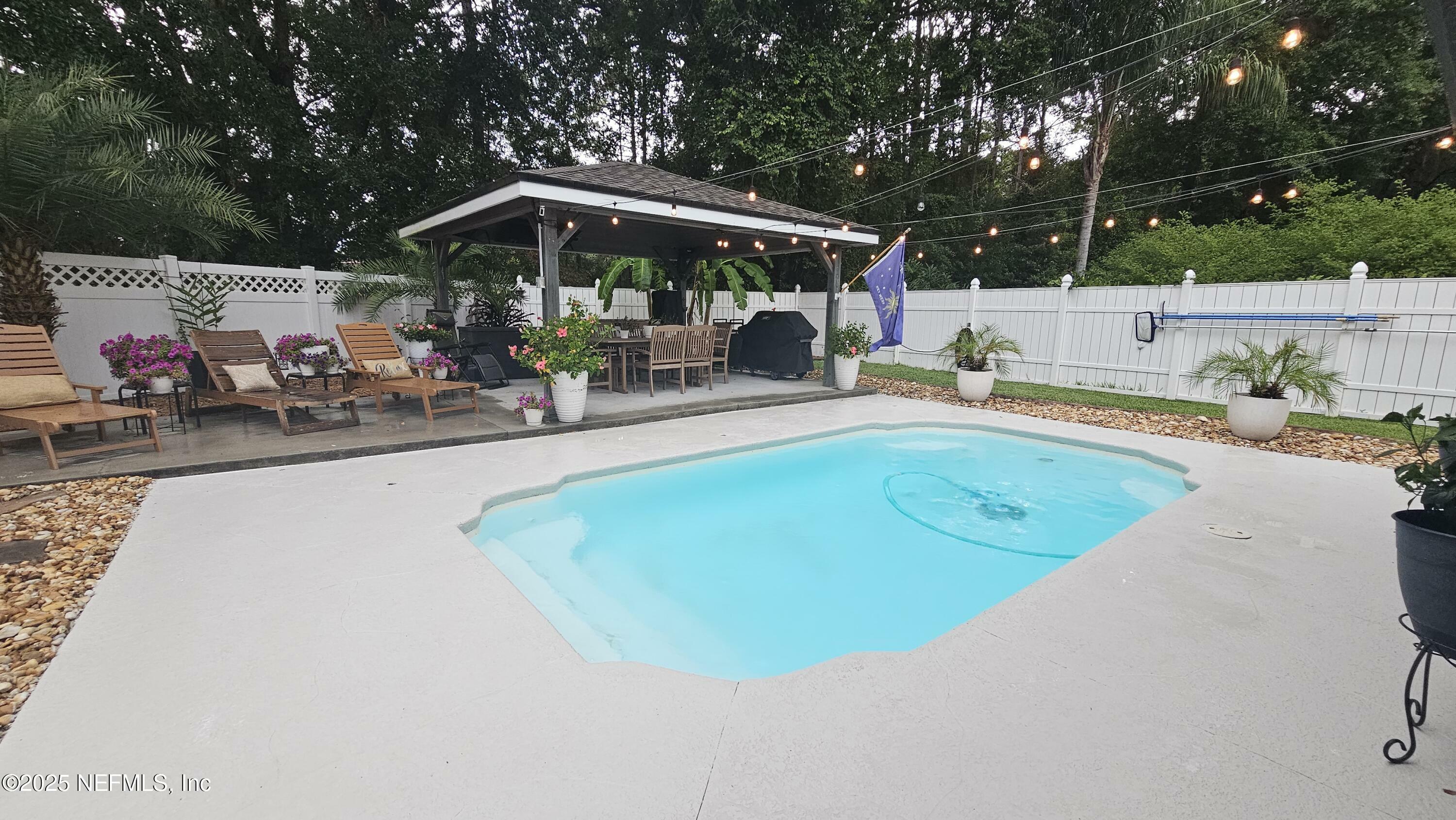 Property Photo: 716 Sharon Court FL 32259