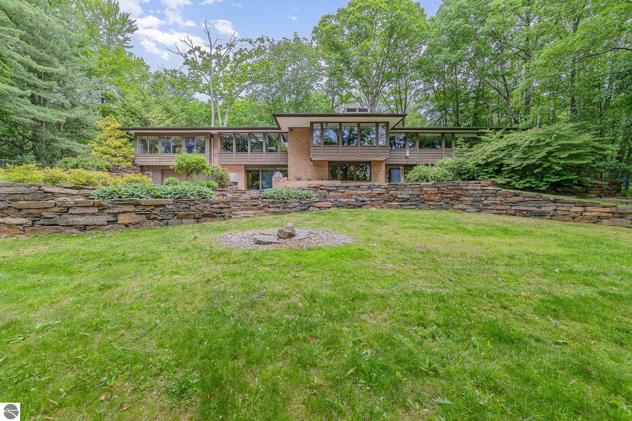393 Hiawatha Drive  Mt Pleasant MI 48858 photo