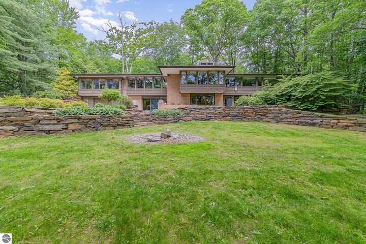393 Hiawatha Drive  Mt Pleasant MI 48858 photo
