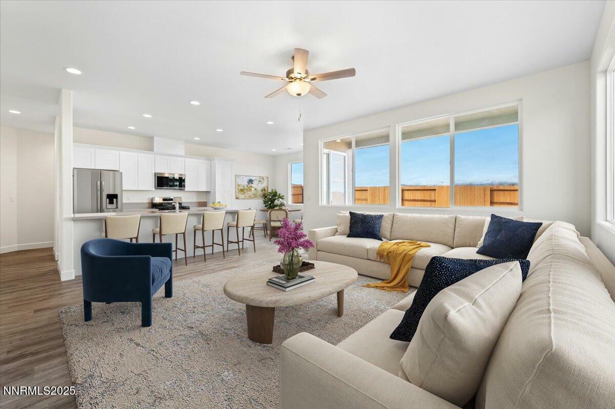 Property Photo: 847 Agate Way NV 89408