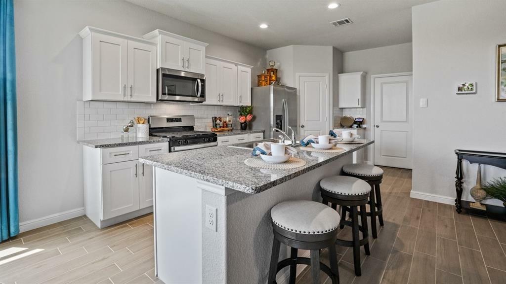 Property Photo: 190 Bay Meadows Lane TX 76023