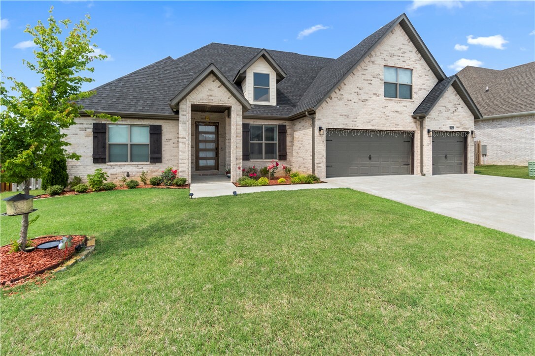 Property Photo: 1621 W Ella Place AR 72713