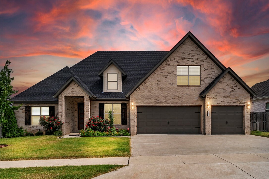 Property Photo: 1621 W Ella Place AR 72713