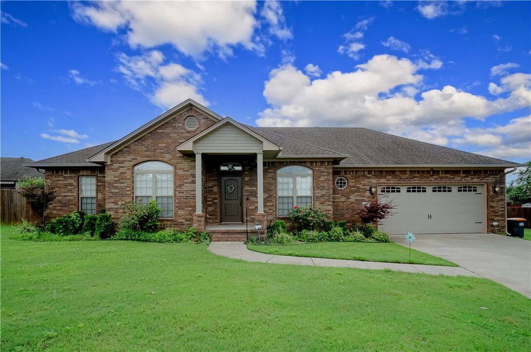 Property Photo:  85 Larkspur Court  AR 72802 