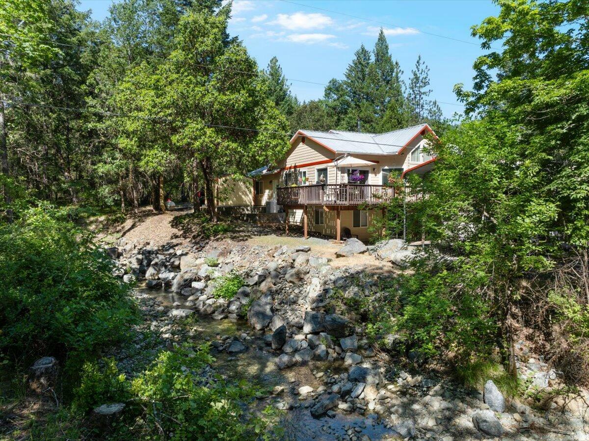 Property Photo: 8081 W Evans Creek Road OR 97537