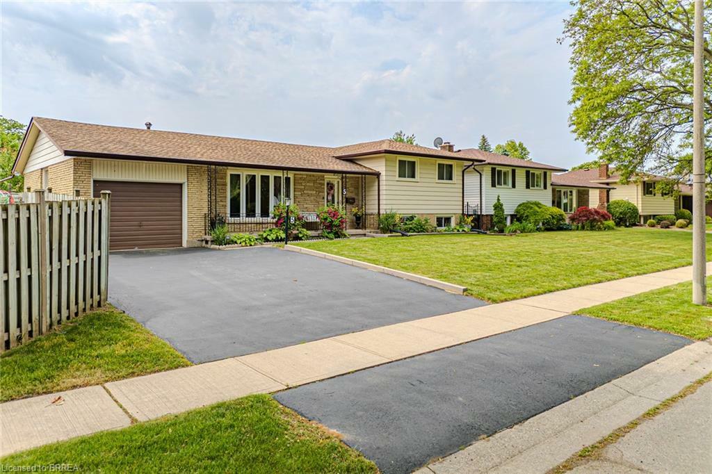 Property Photo: 5 Pippin Drive ON N3R 5V8