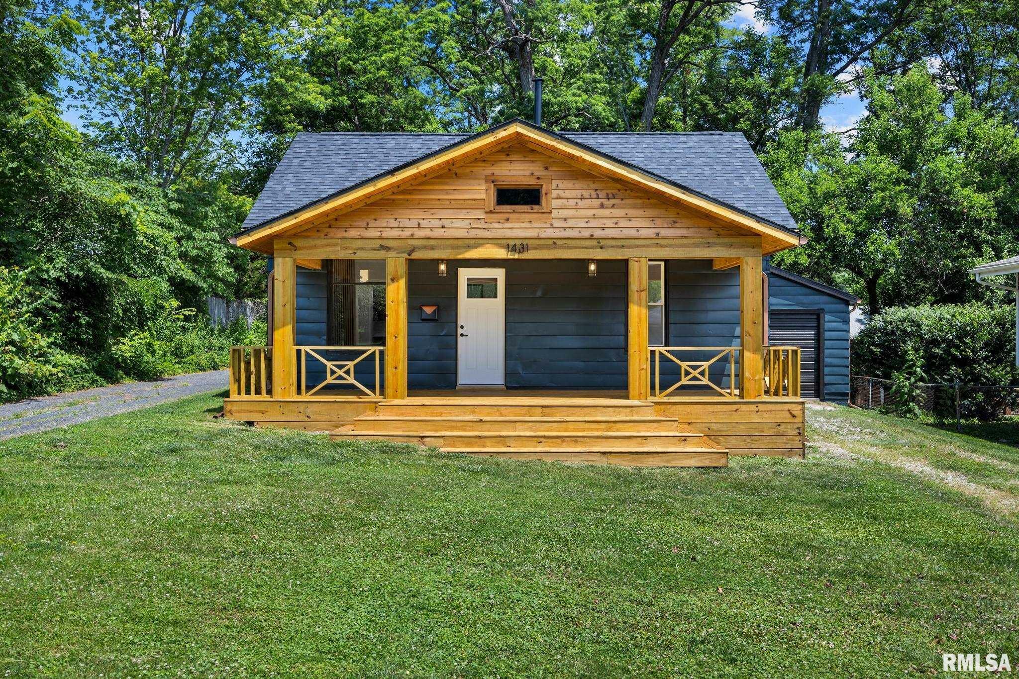 Property Photo: 1431 E Rouse Avenue IL 61614