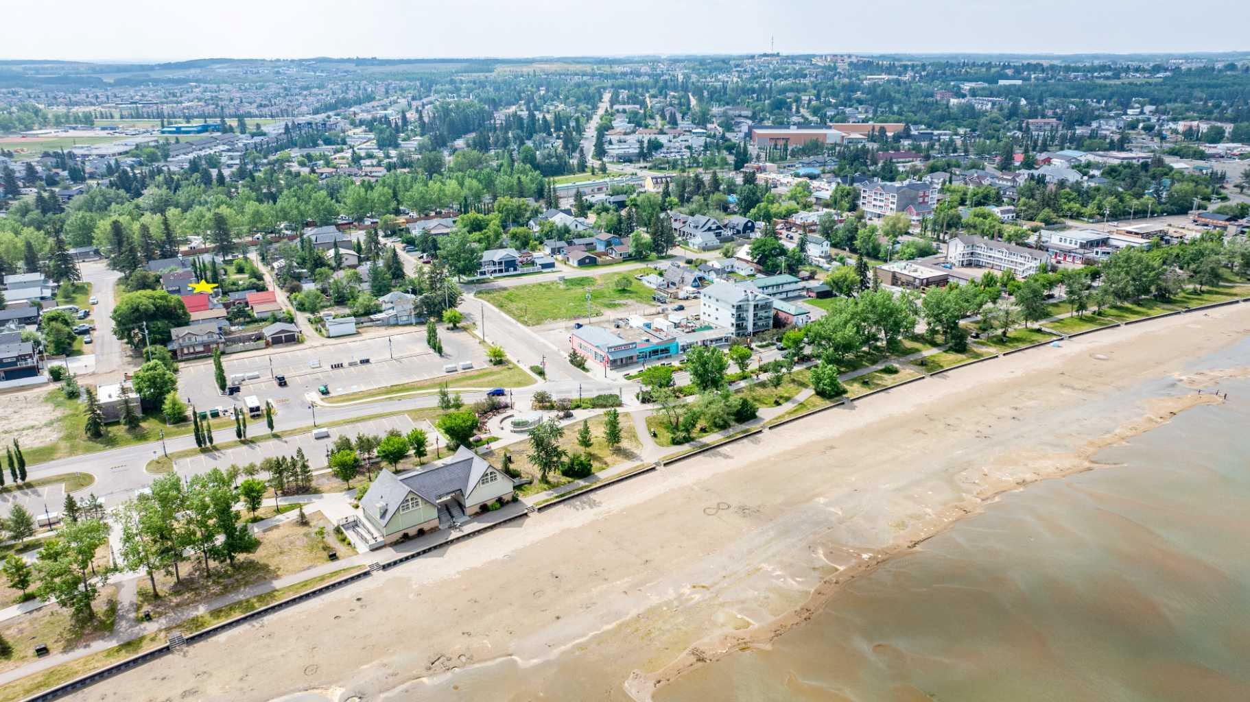 Property Photo:  5014 43 Street  AB T4S 1C1 