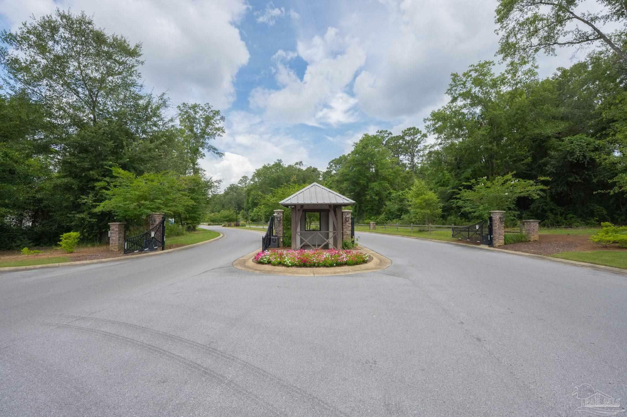 Property Photo: 3248 Mountain Laurel Tr FL 32533