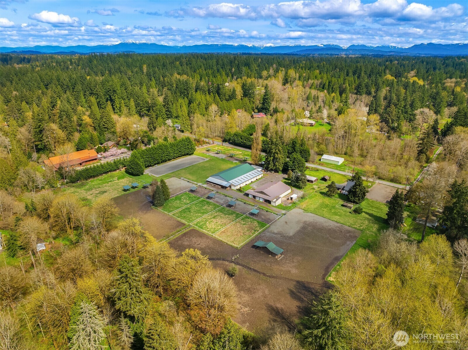 Property Photo: 19011 176th Avenue NE WA 98072