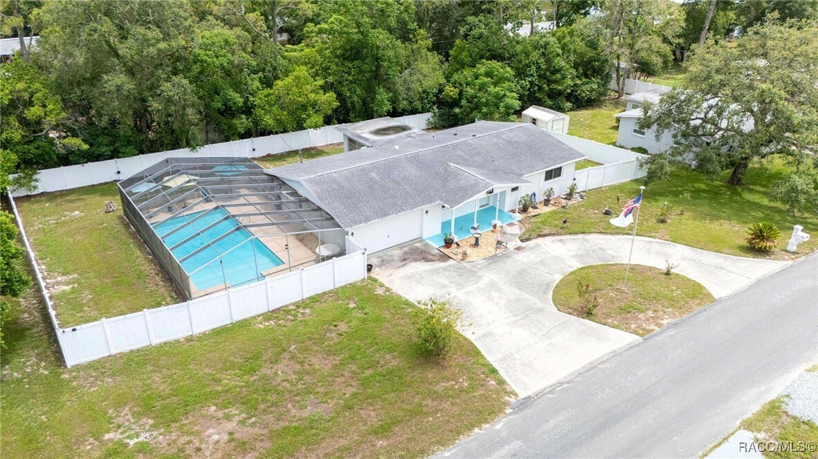 Property Photo: 53 S Columbus Street FL 34465
