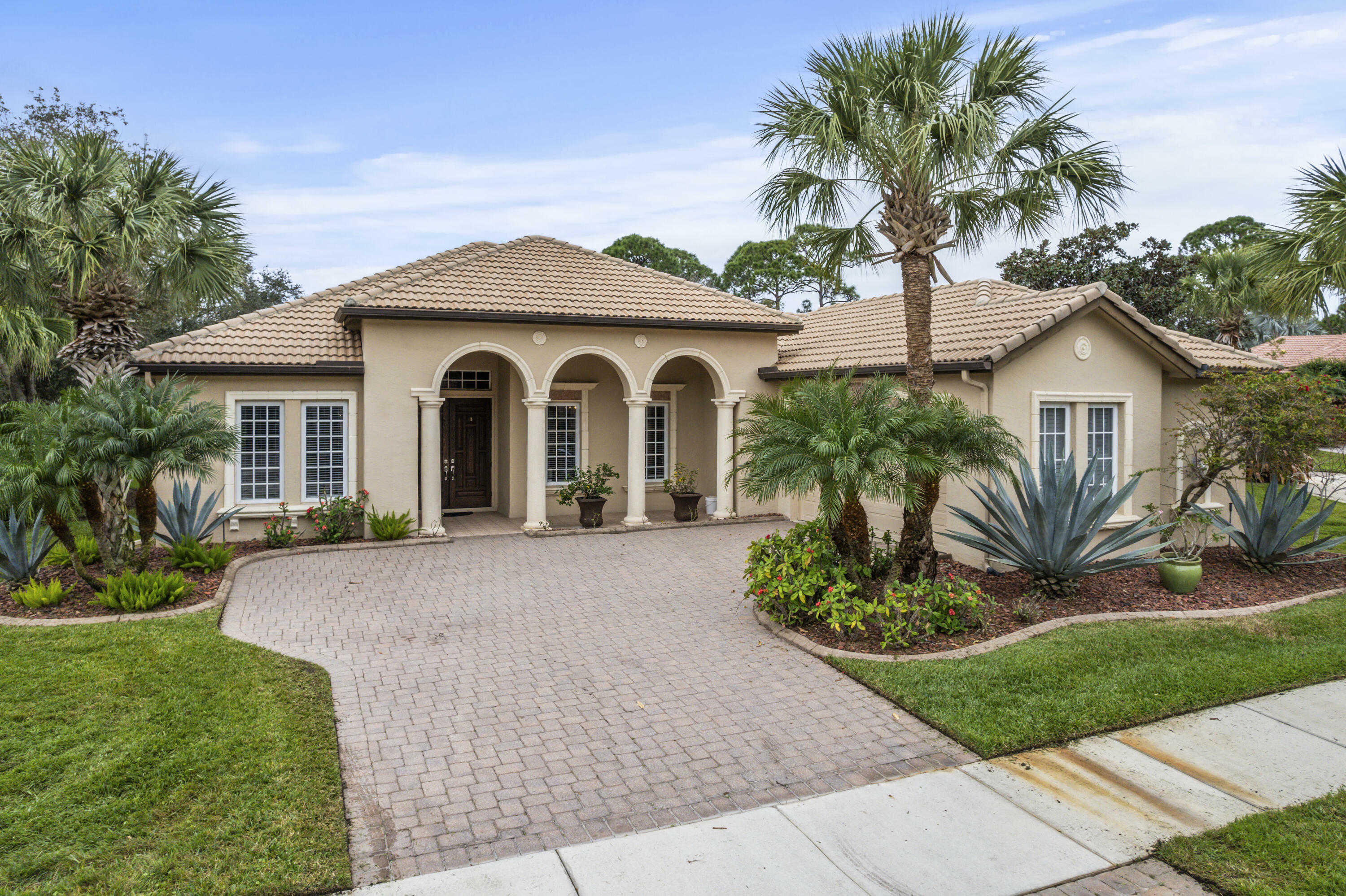Property Photo: 801 SW Classico Court FL 34986