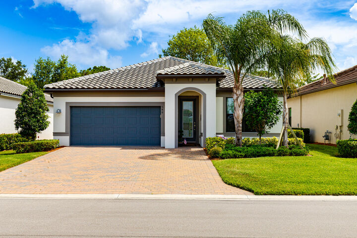548 SE Villandry Way  Port Saint Lucie FL 34984 photo