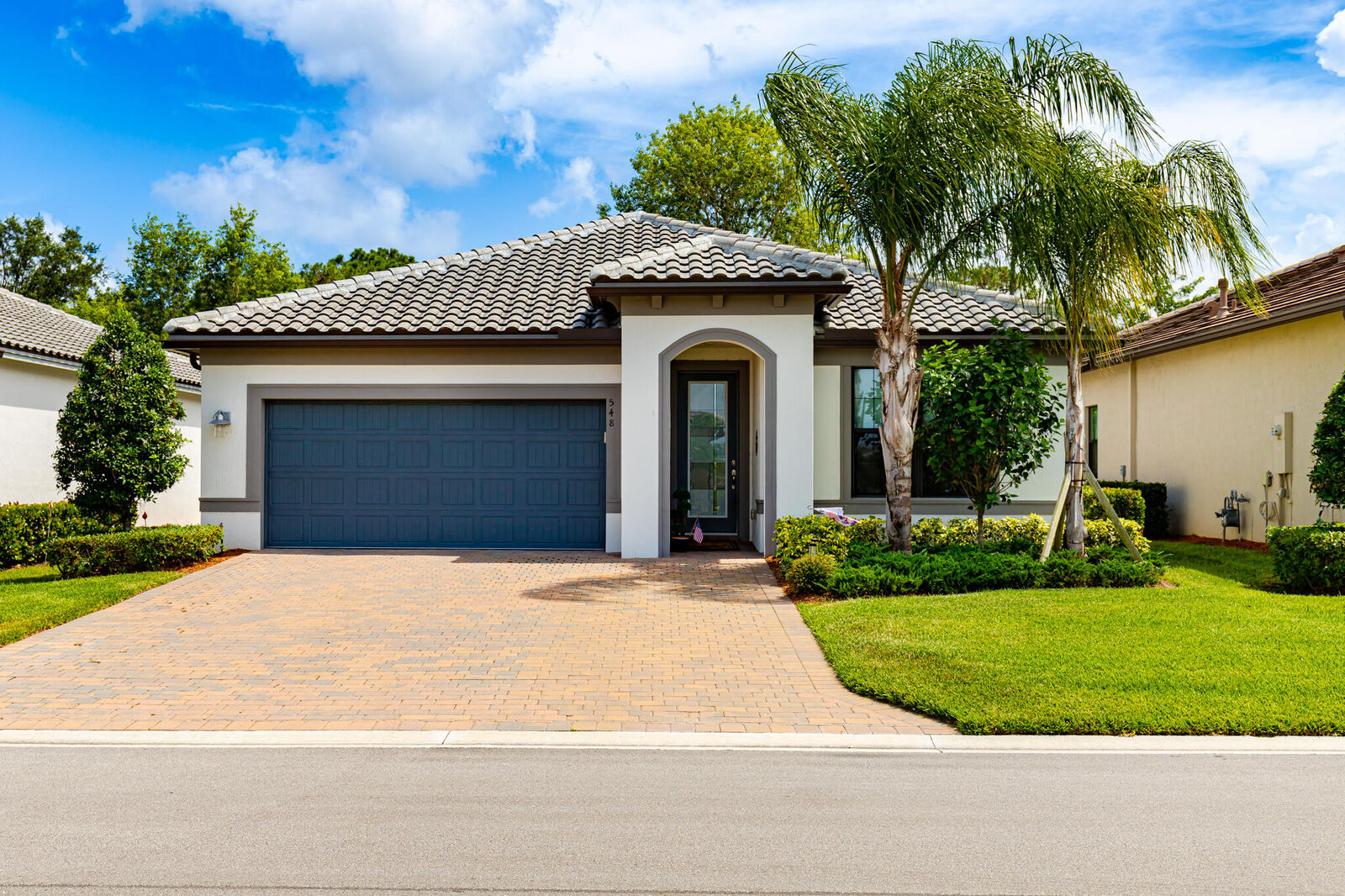 Property Photo: 548 SE Villandry Way FL 34984