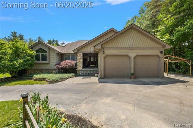 Property Photo: 321 Wolfe Road MI 48462