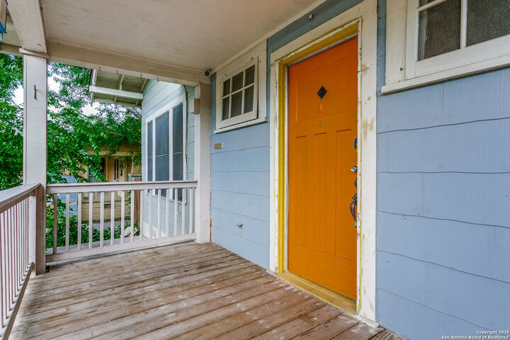 Property Photo:  521 Kayton  TX 78210 