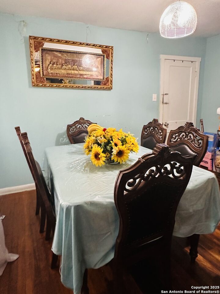 Property Photo:  1015 El Monte  TX 78201 