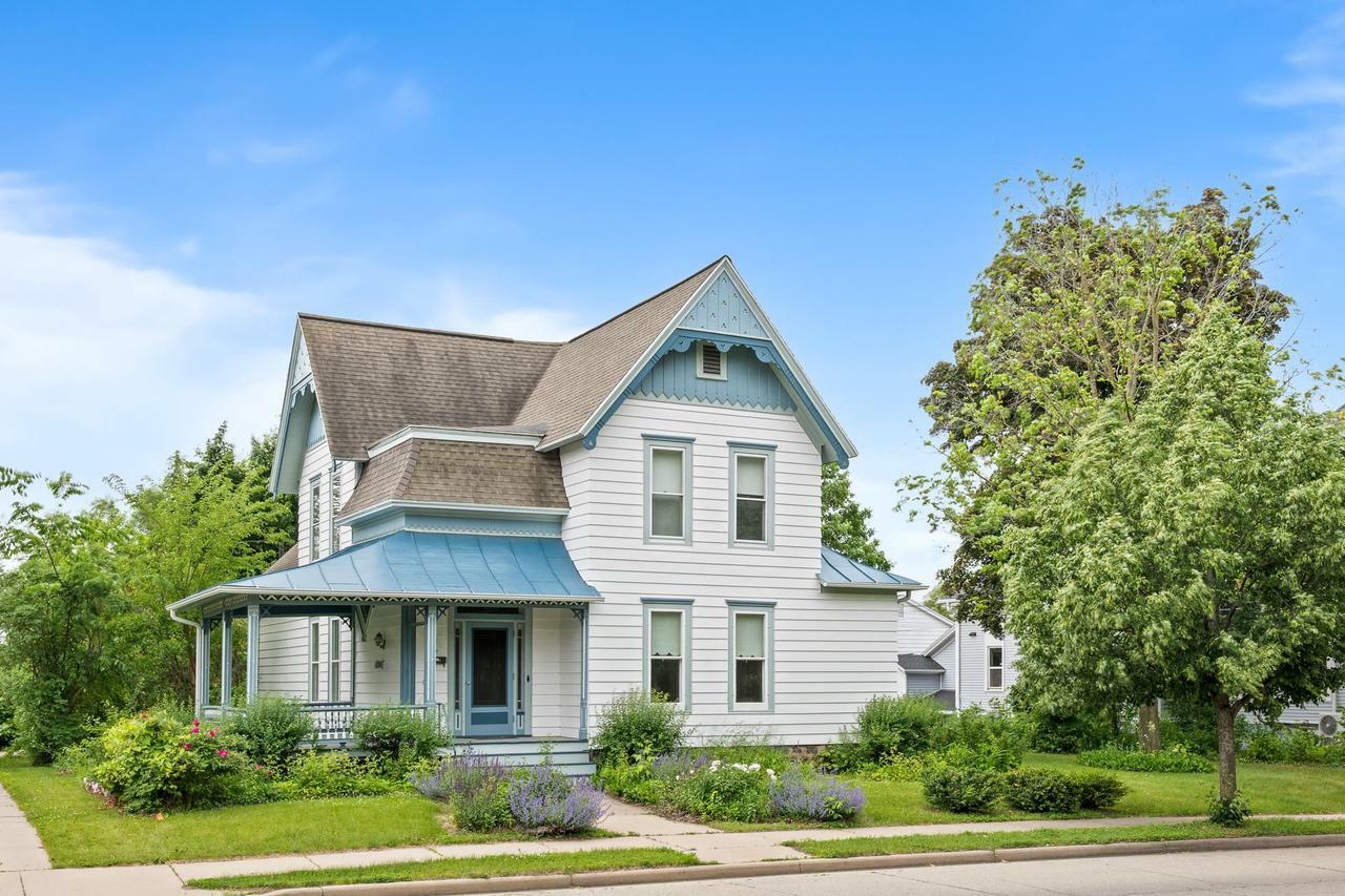 Property Photo: 204 E Huron Street WI 54923
