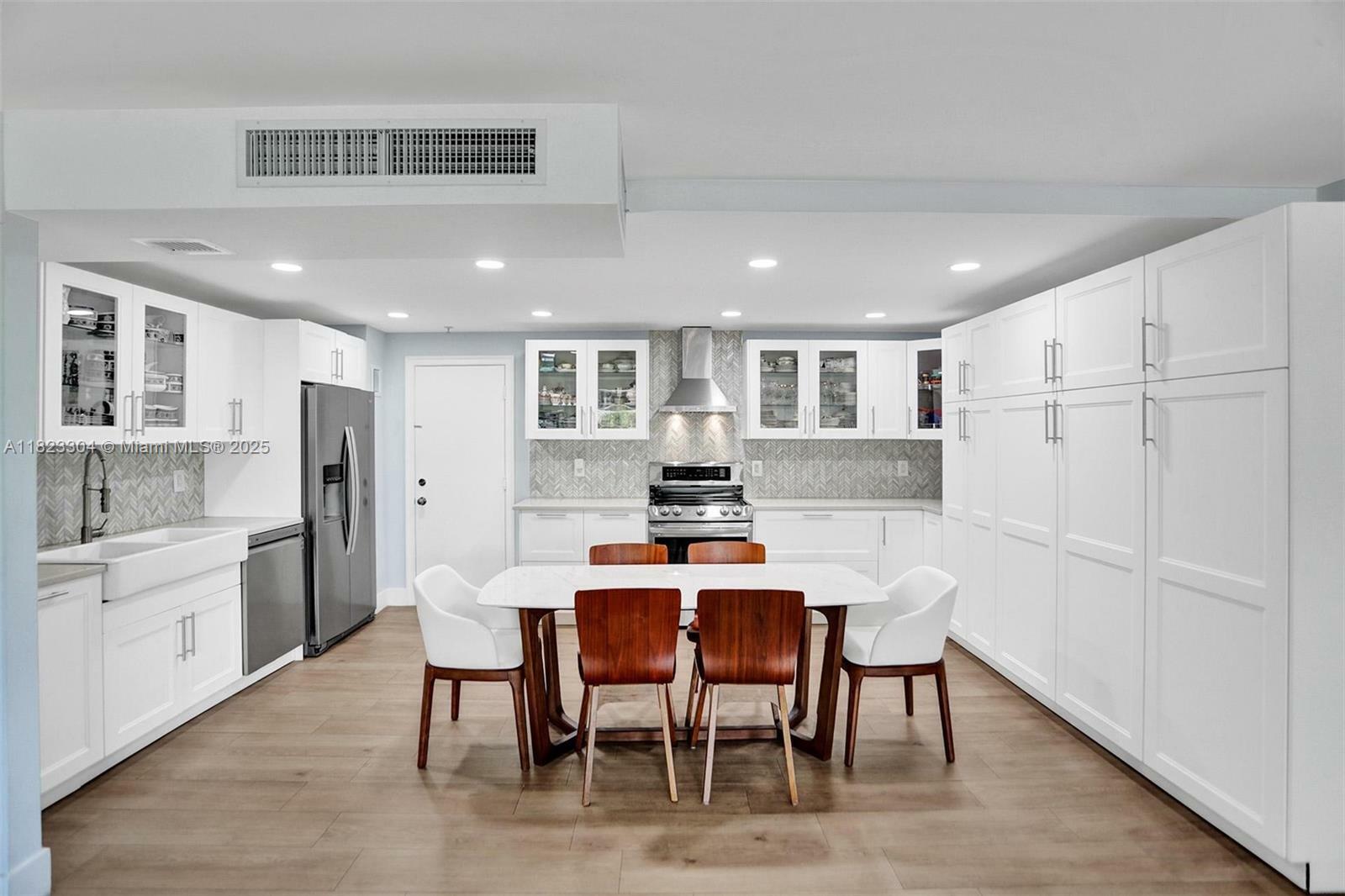 Property Photo: 150 Ocean Lane Dr 3H FL 33149