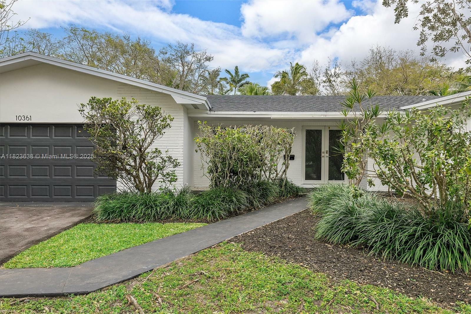 Property Photo:  10361 SW 119th St  FL 33176 