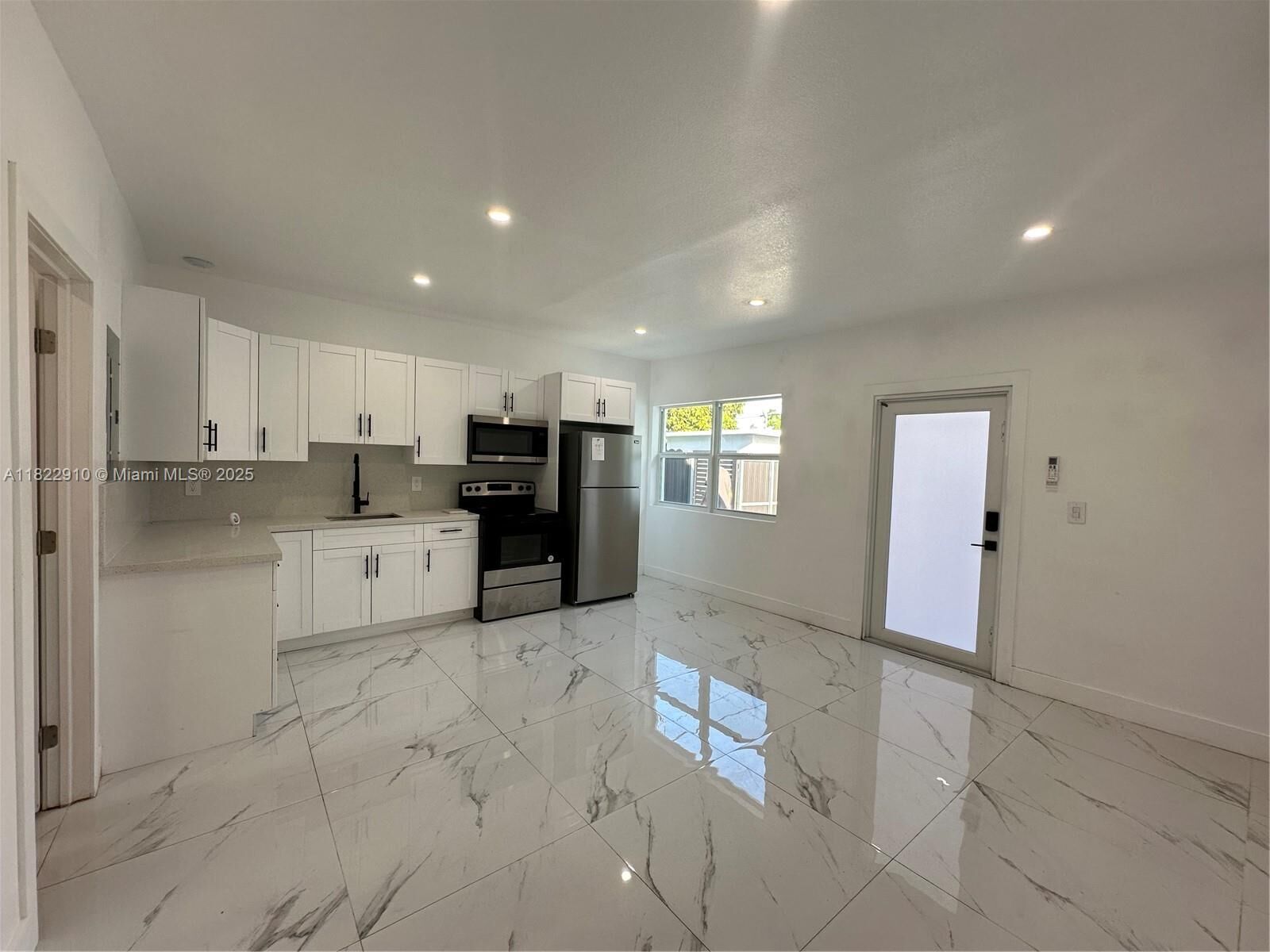Property Photo:  1700 Thomas St 1  FL 33020 