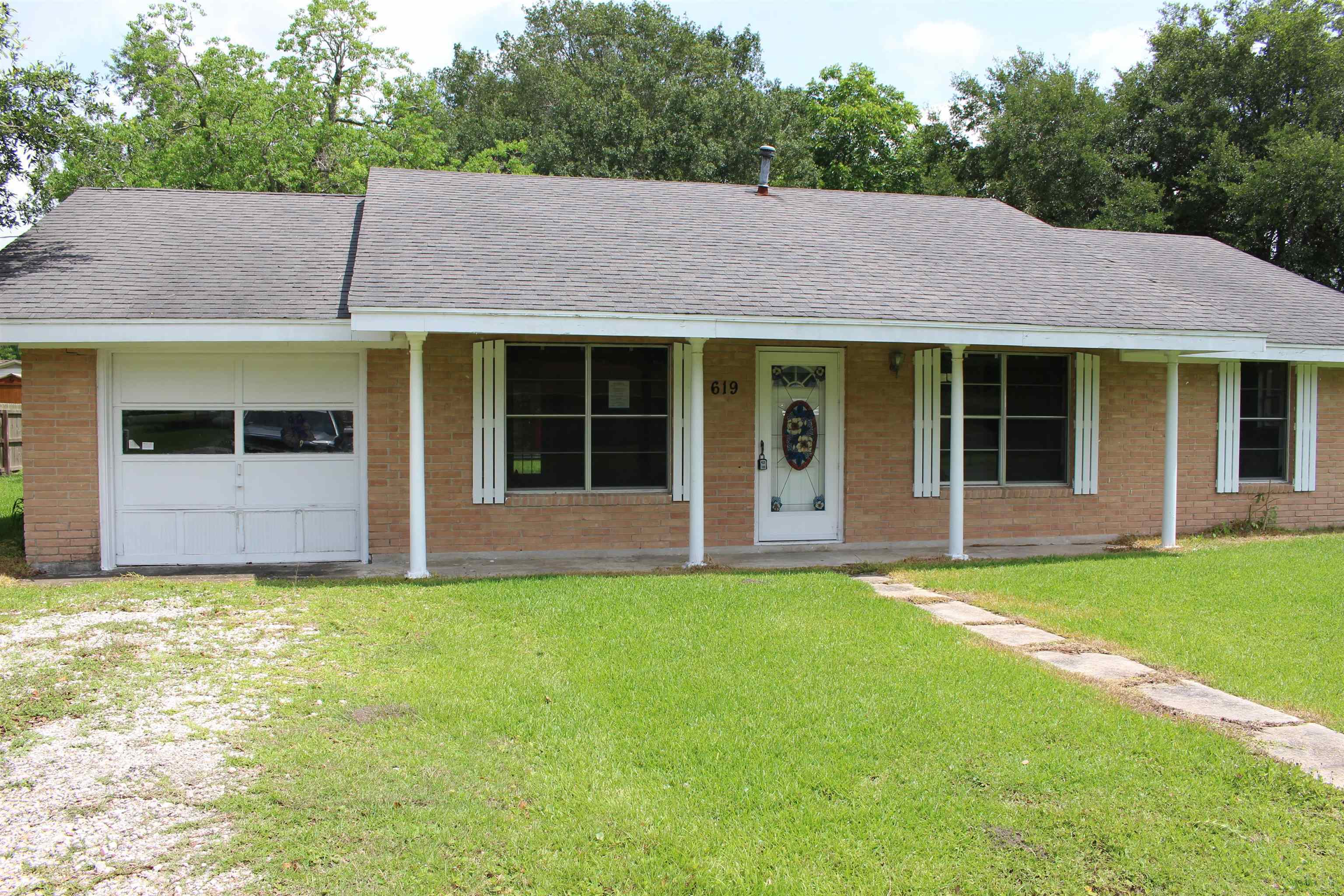 Property Photo: 619 Carolyn Street TX 77665