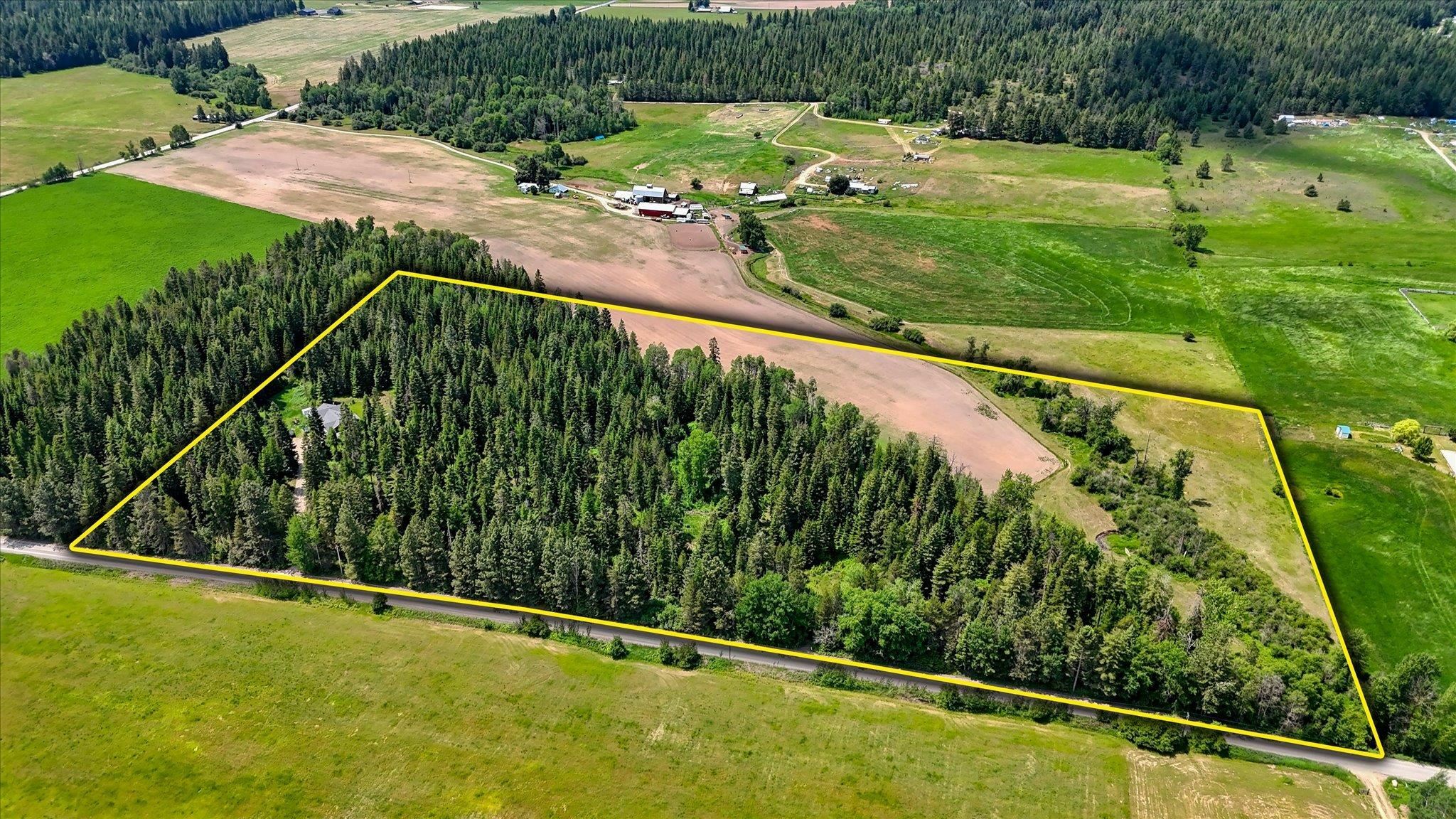 Property Photo: 41925 N Grove Rd WA 99006
