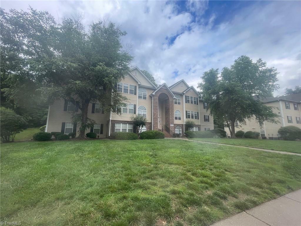 Property Photo: 221 Ivy Glen Court NC 27127