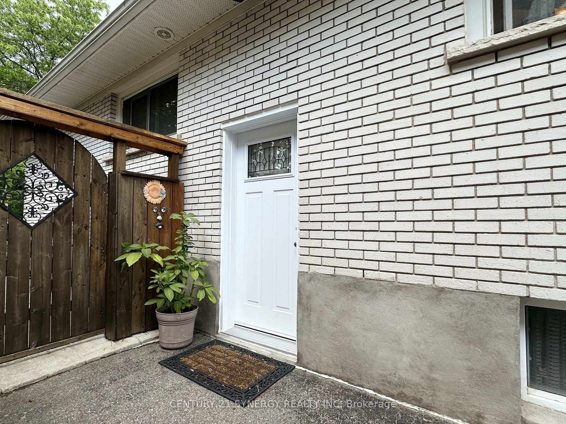 Property Photo: 1236 Clyde Avenue 2 ON K2C 1Y4