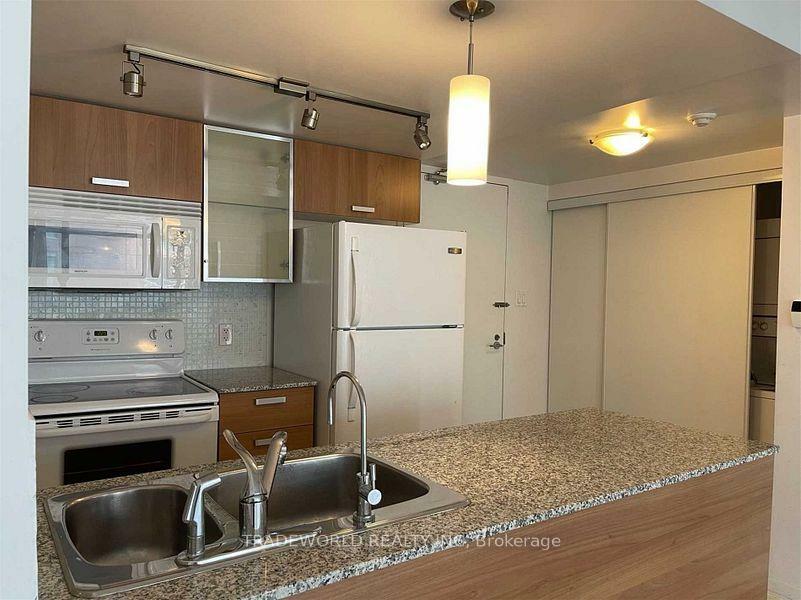Property Photo: 37 Grosvenor Street 504 ON M4Y 3G5
