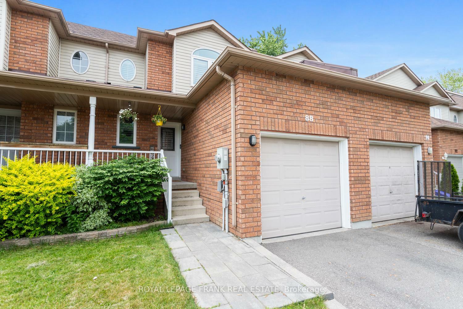 Photo de la propriété: 88 Richfield Square ON L1E 3G4