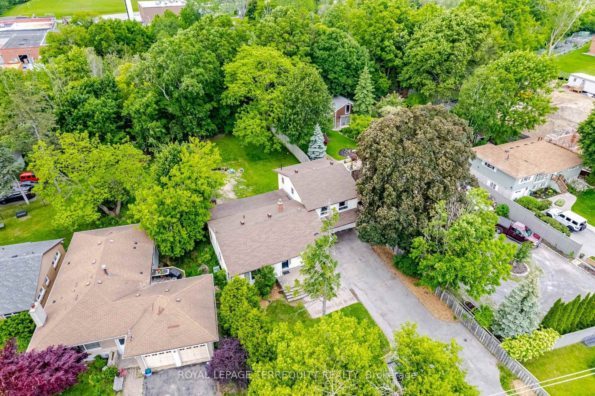 Property Photo: 1194 King Street E ON L1H 1H9