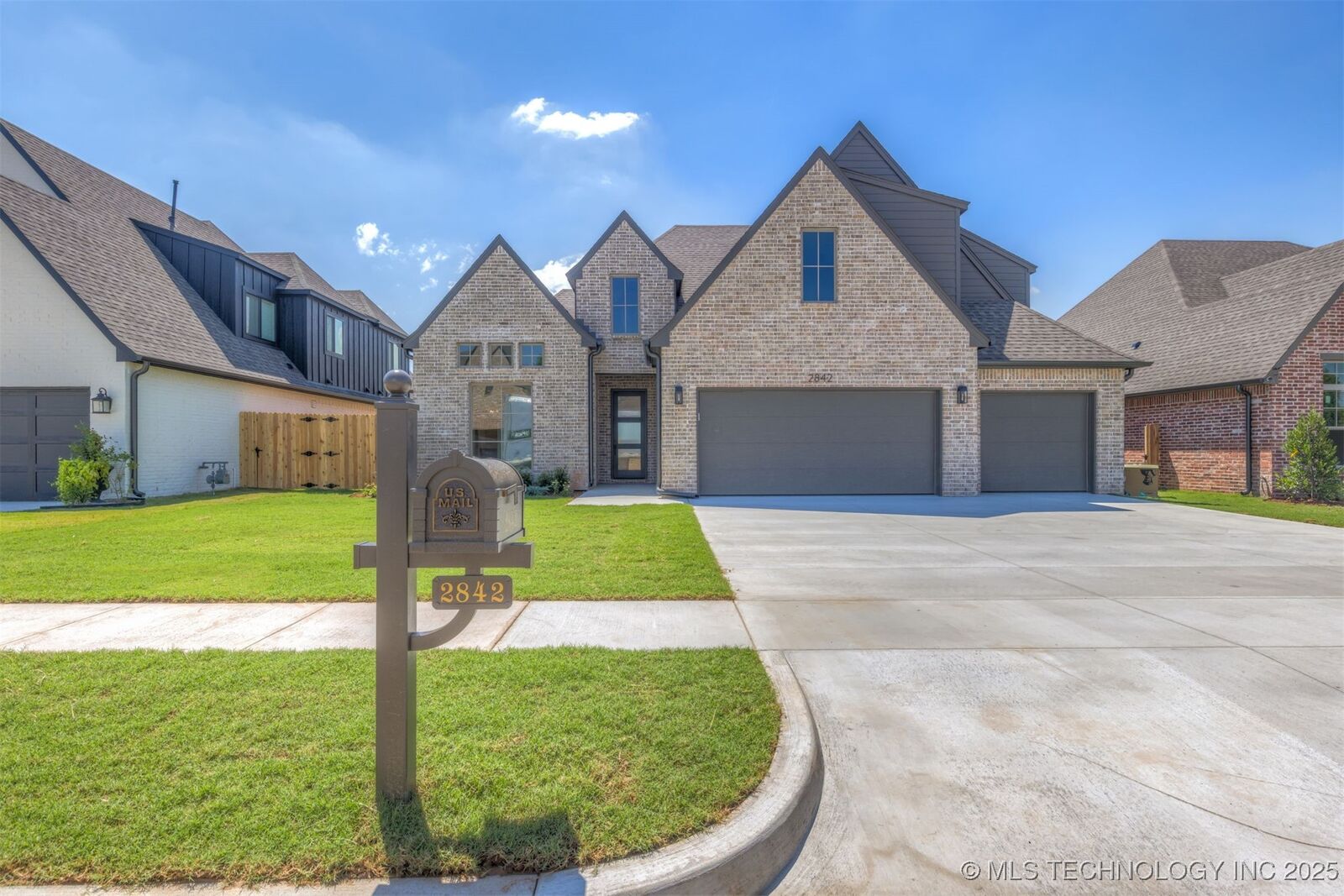 Property Photo:  2842 E 141st Court  OK 74008 