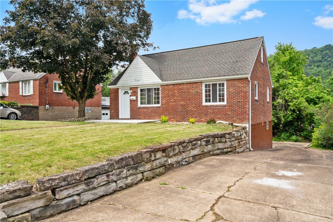 Property Photo: 114 Oliver Dr PA 15131