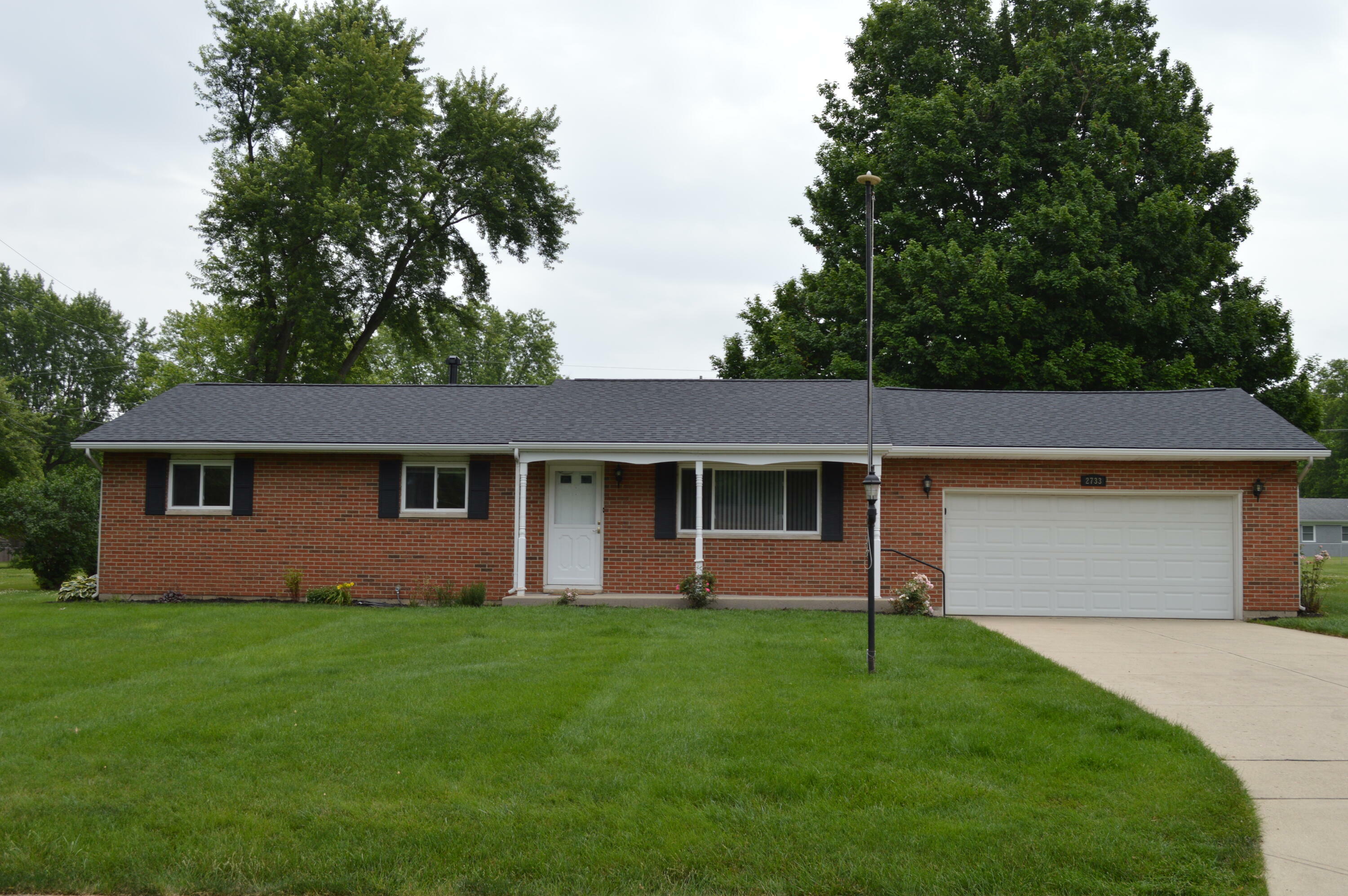 Property Photo: 2733 Rosewood Drive OH 45373