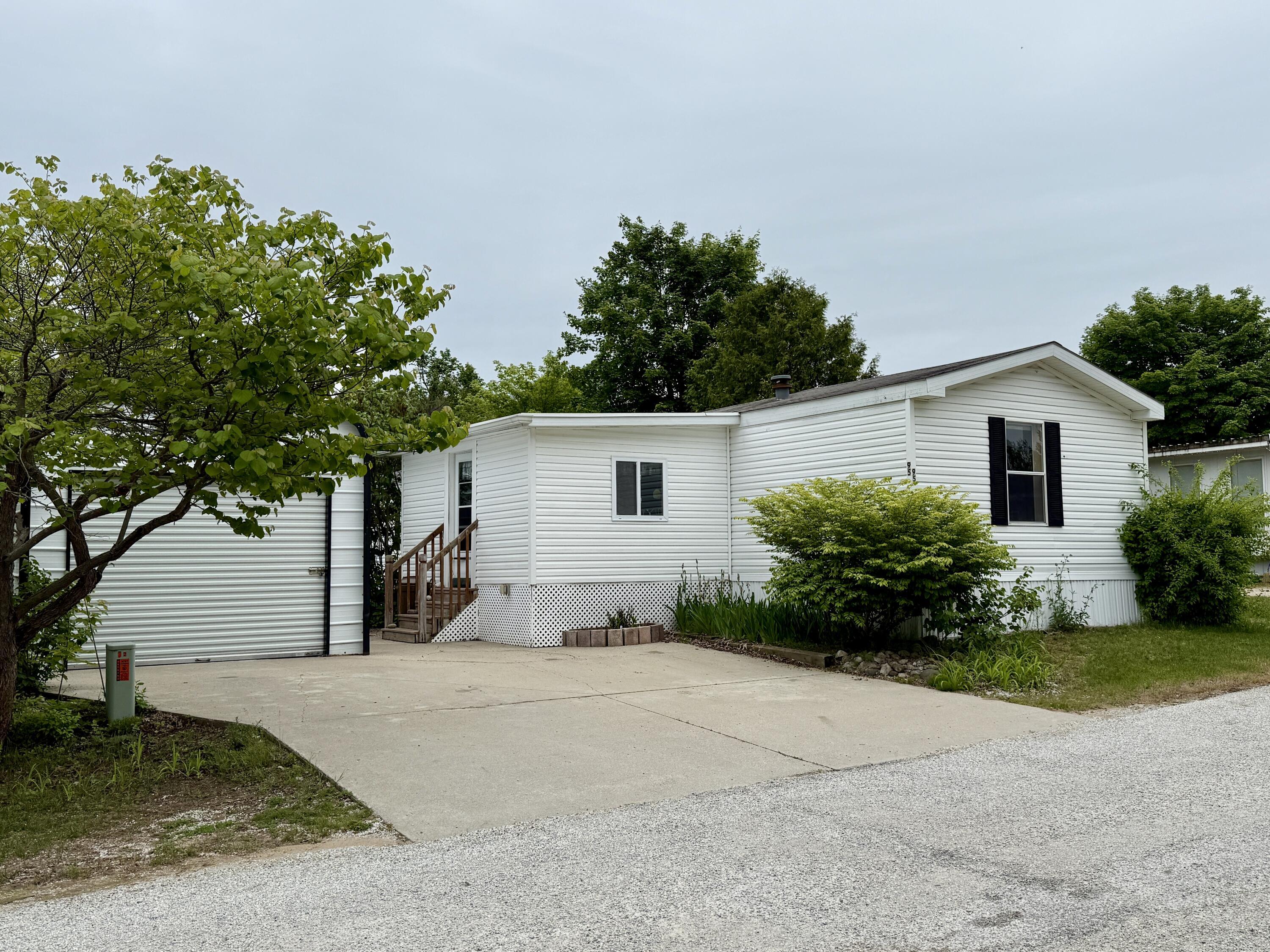 95 Earth Avenue  Cheboygan MI 49721 photo