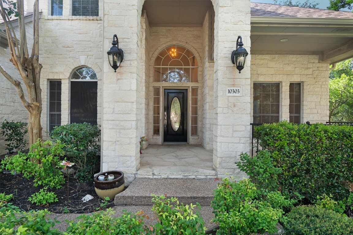 Property Photo:  10303 Spicewood Parkway  TX 78750 