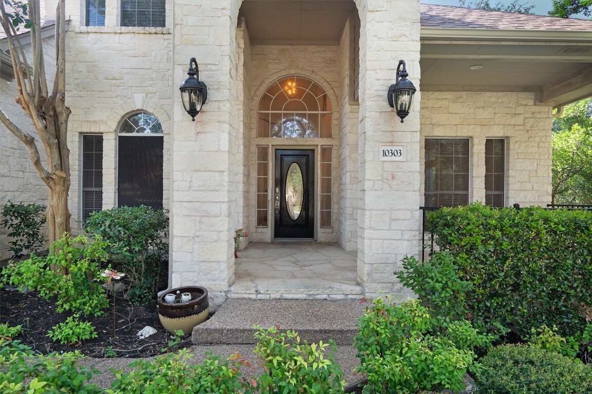 Property Photo:  10303 Spicewood Parkway  TX 78750 