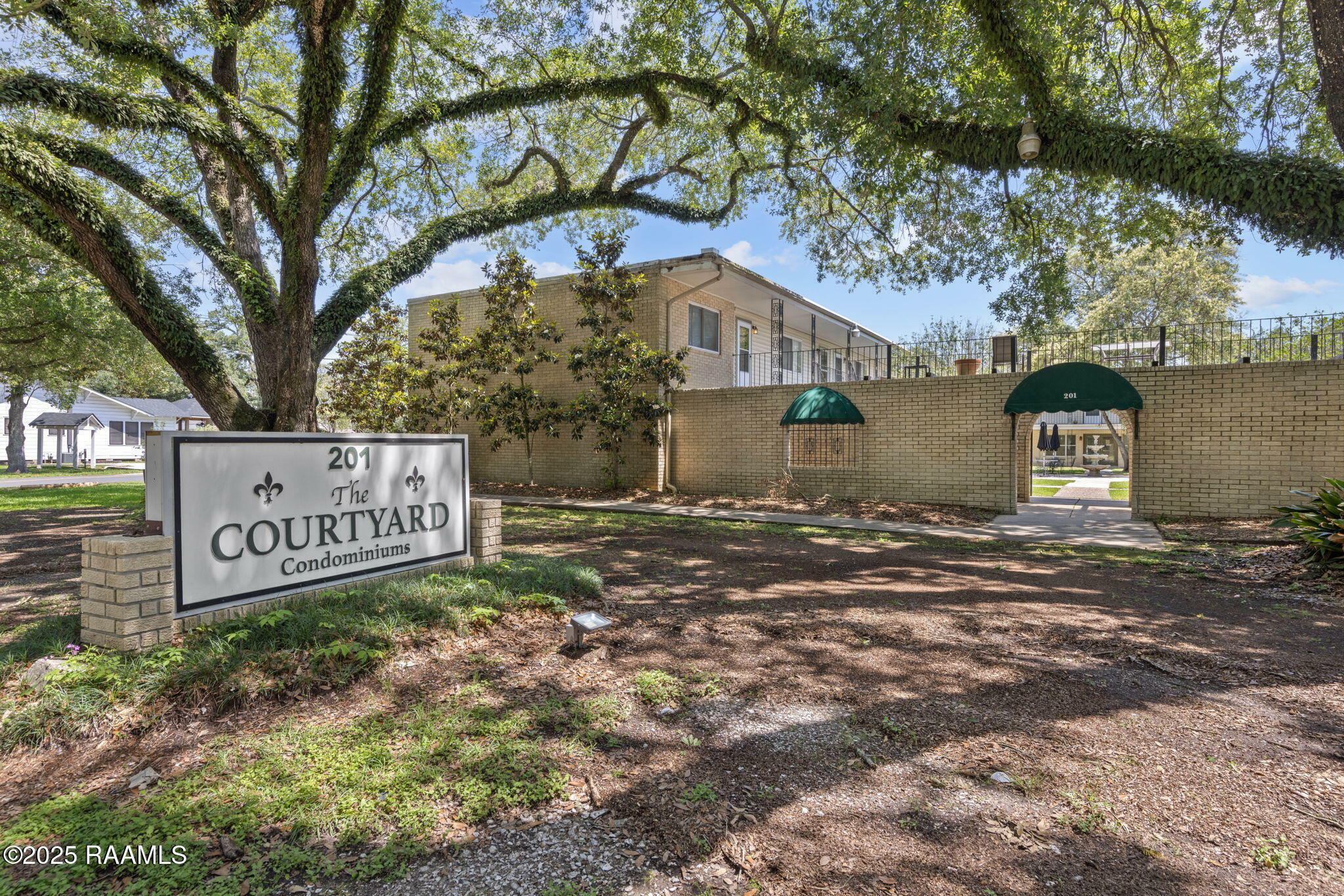 Property Photo: 201 S College Road Apt 107 LA 70503
