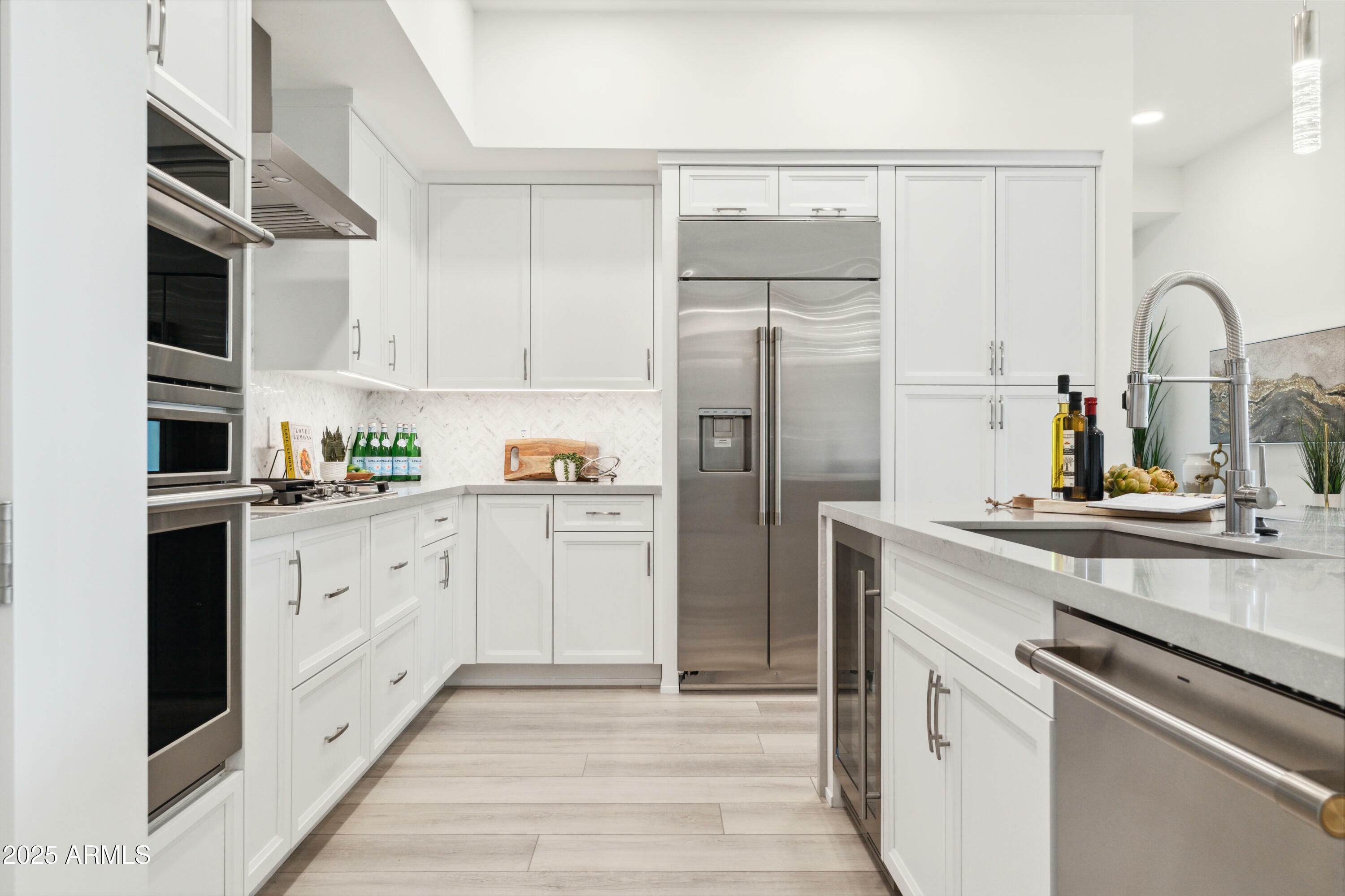 Property Photo: 5250 E Deer Valley Drive 140 AZ 85054