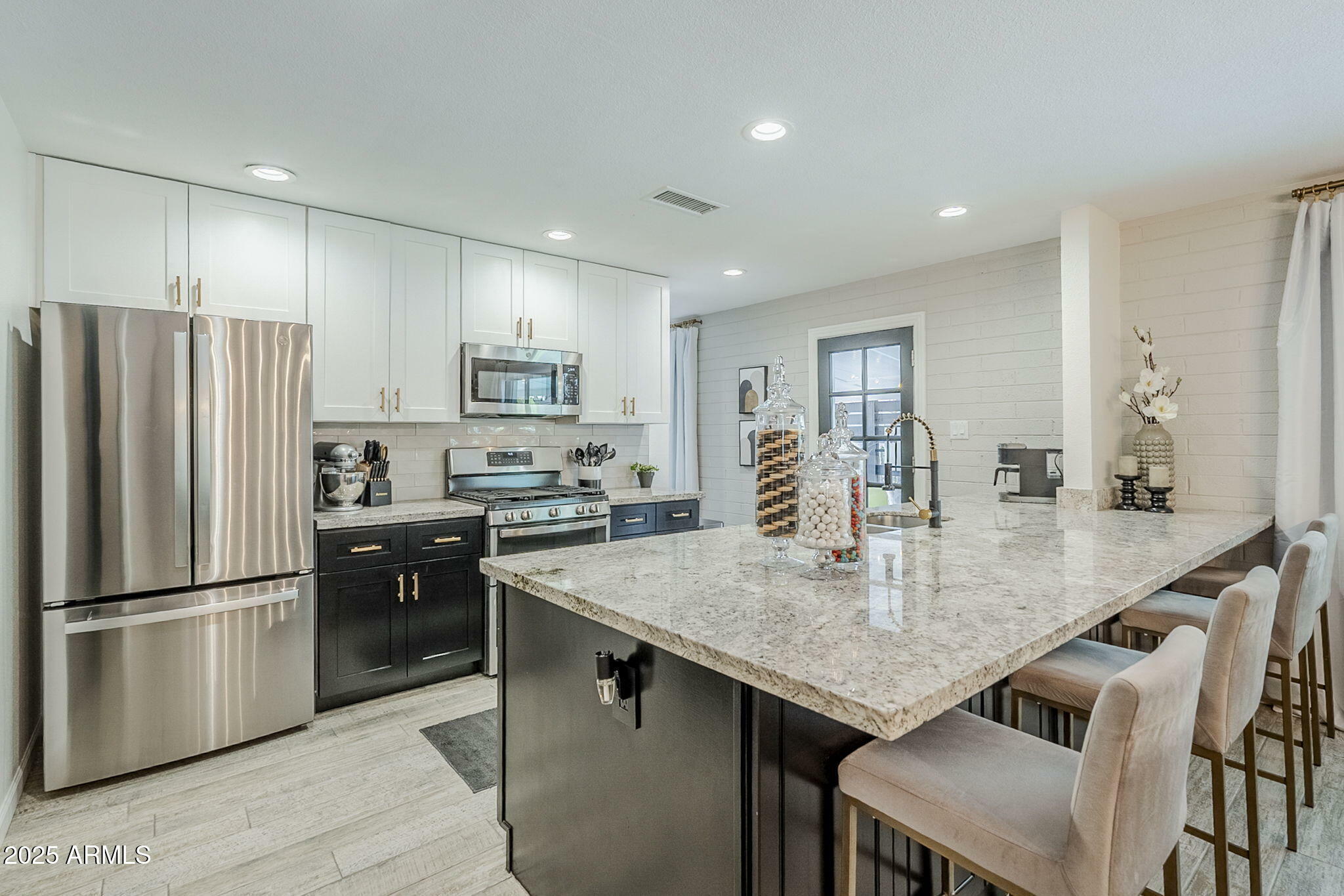 Property Photo: 2109 W Berridge Lane AZ 85015