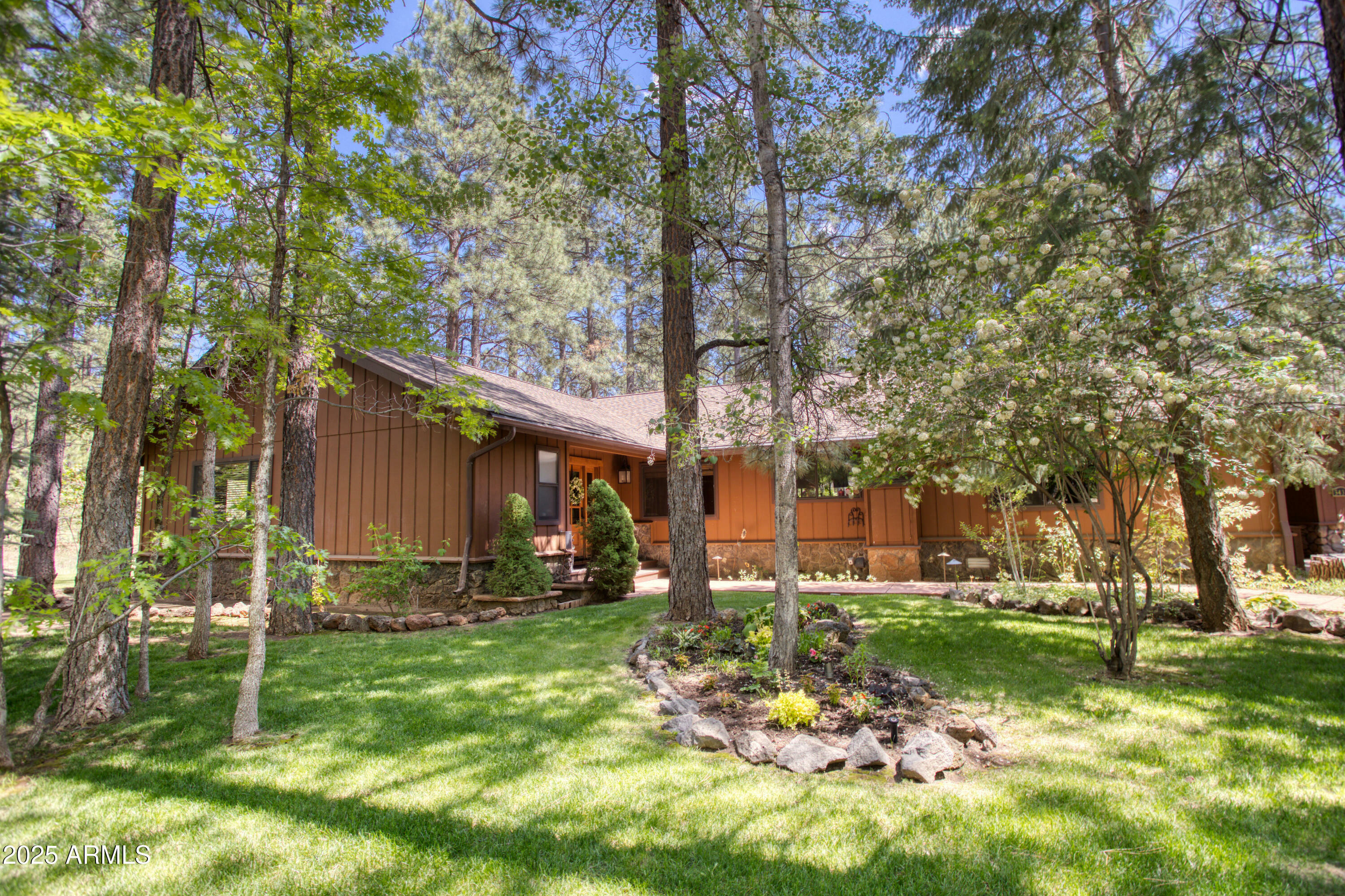 Property Photo: 3437 Red Robin Road AZ 85935