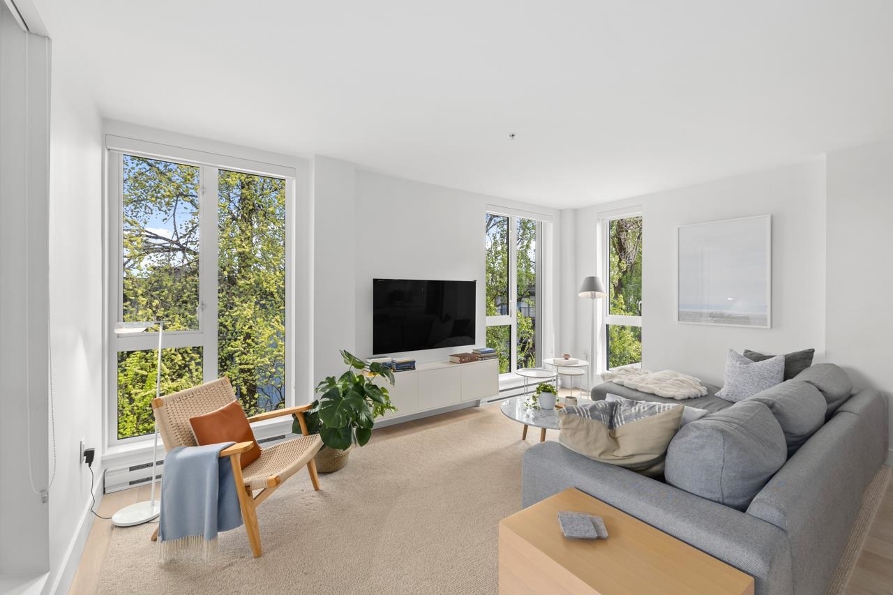 Property Photo: 2239 W 7th Avenue 402 BC V6K 1Y3