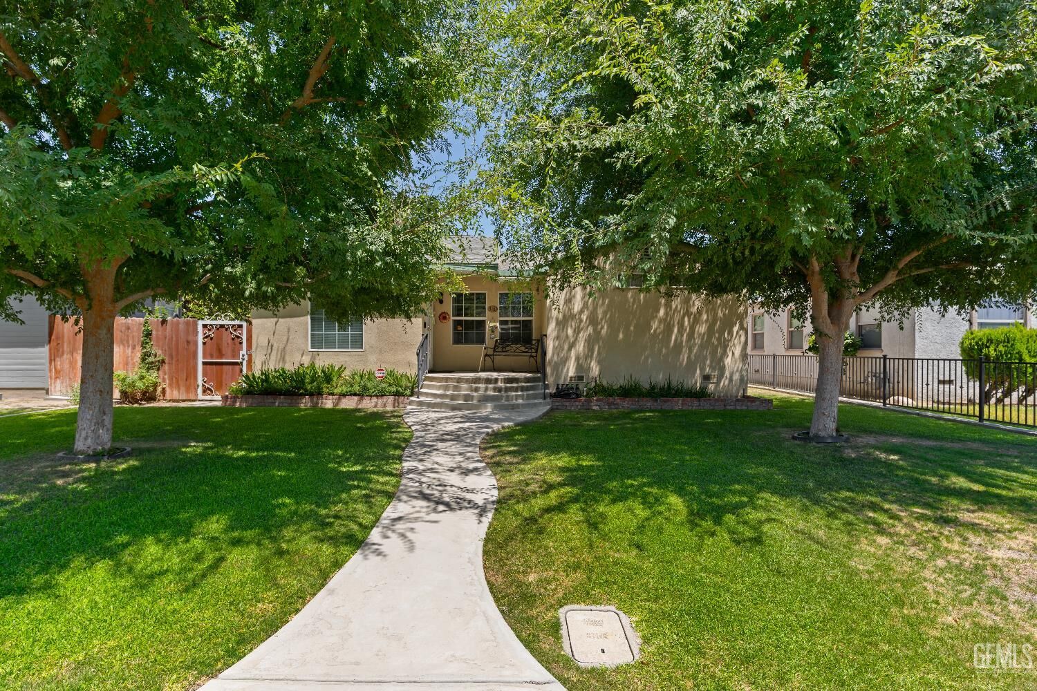 Property Photo: 318 Cypress Street CA 93304