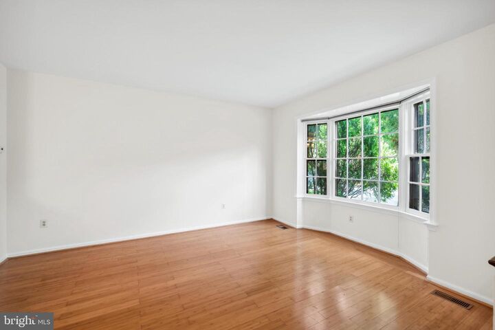 Property Photo: 2880 Kelly Square VA 22181