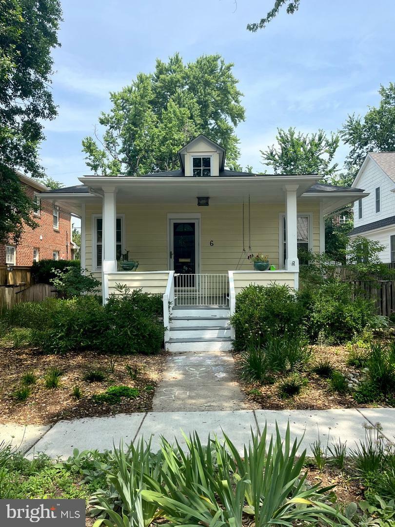 Property Photo: 6 E Walnut Street E VA 22301