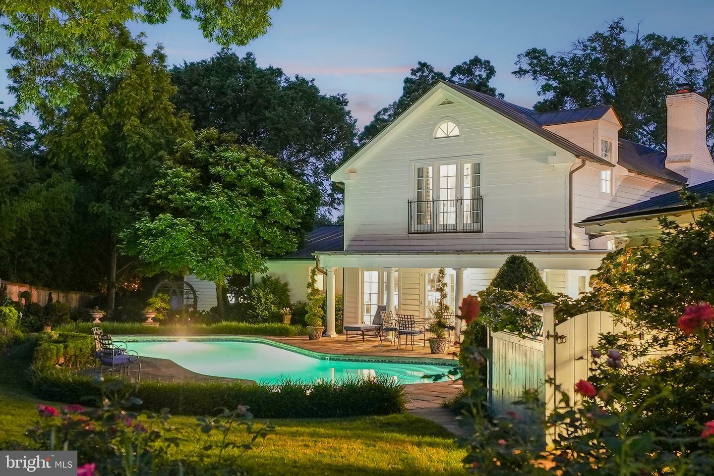 Property Photo: 320 1/2 Mansion Drive VA 22302