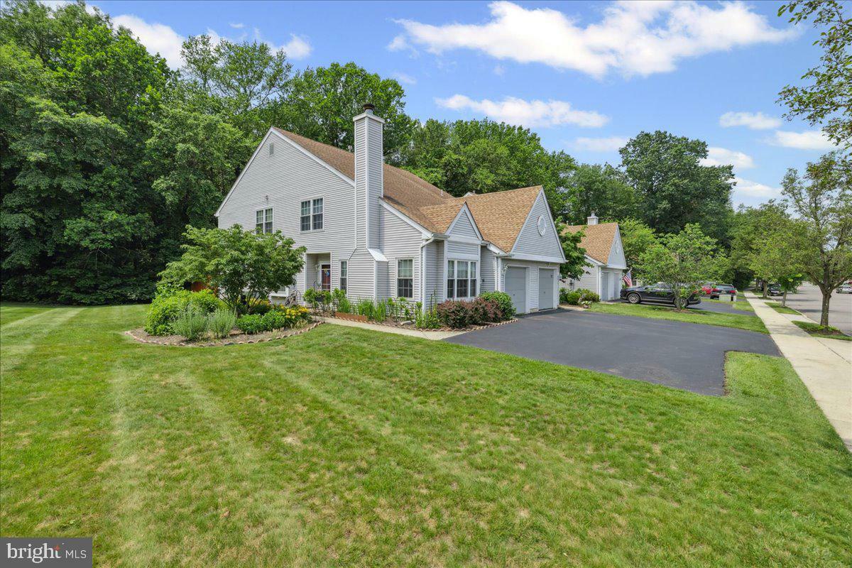 31 Magnolia Court  Bordentown NJ 08505 photo